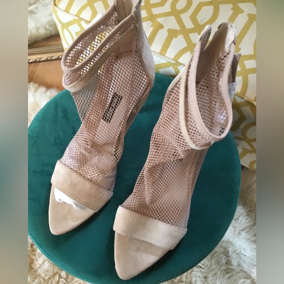 NineWest Fishnet Mesh Booties, back zip, open toe (Brand New) - Picture 3 of 7